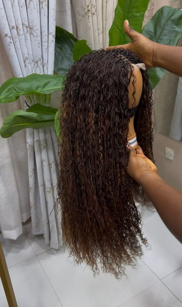 UNIQUE GODDESS WIG 24''